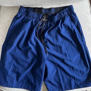 Men’s navy Nike shorts - EUC, size M